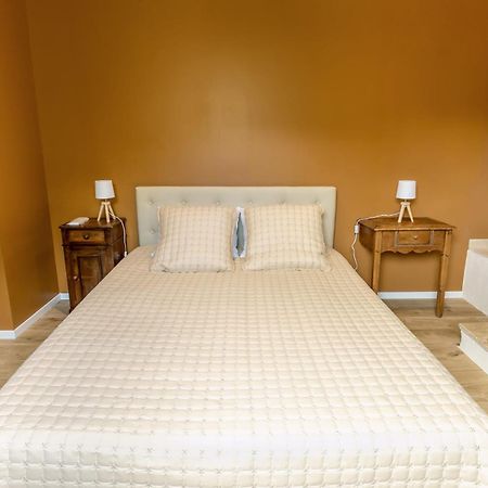 Domaine Des Grands Chenes Bed and Breakfast Preveranges Exteriör bild